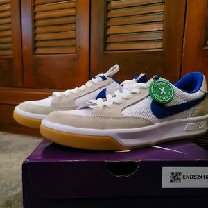 NIKE SB Adversary 9.5